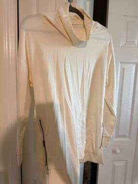 STYLUS Cream Lightweight Tunic with Side Zippers